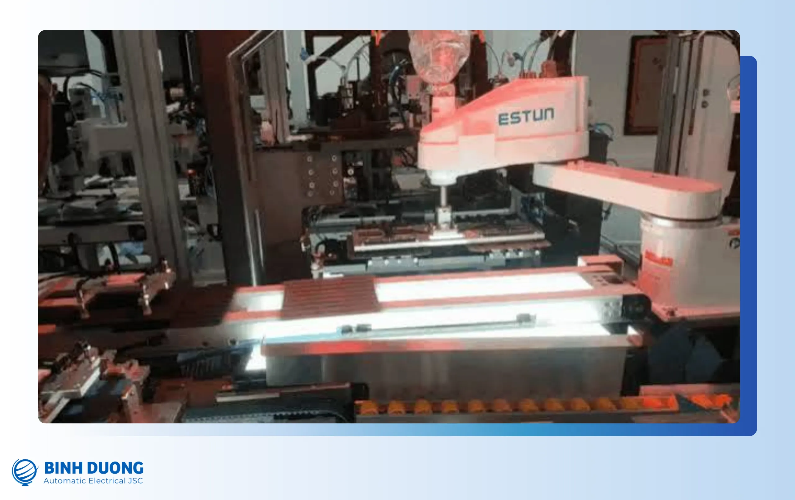 Robot SCARA là gì? Cấu tạo và xếp hạng các robot SCARA phổ biến 10 Robot SCARA ứng dụng pick & place trong ngành 3C